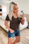 THE BUBBLY BASIC V-NECK TEE - OLIVE
