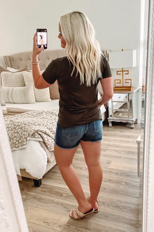 THE BUBBLY BASIC V-NECK TEE - OLIVE