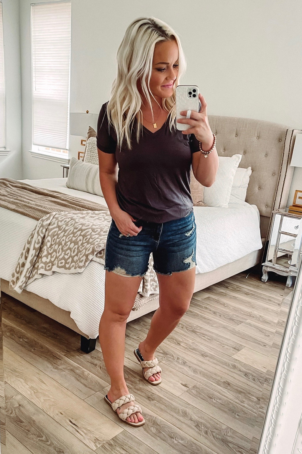 THE BUBBLY BASIC V-NECK TEE - CHARCOAL