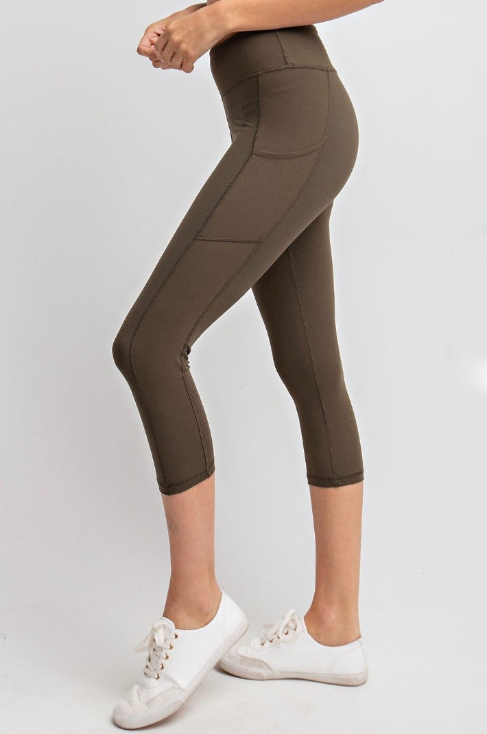 THE BUTTER ROCKS CROP - OLIVE