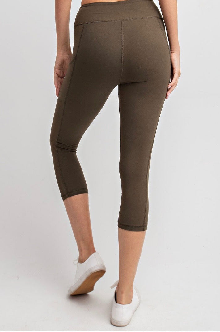THE BUTTER ROCKS CROP - OLIVE